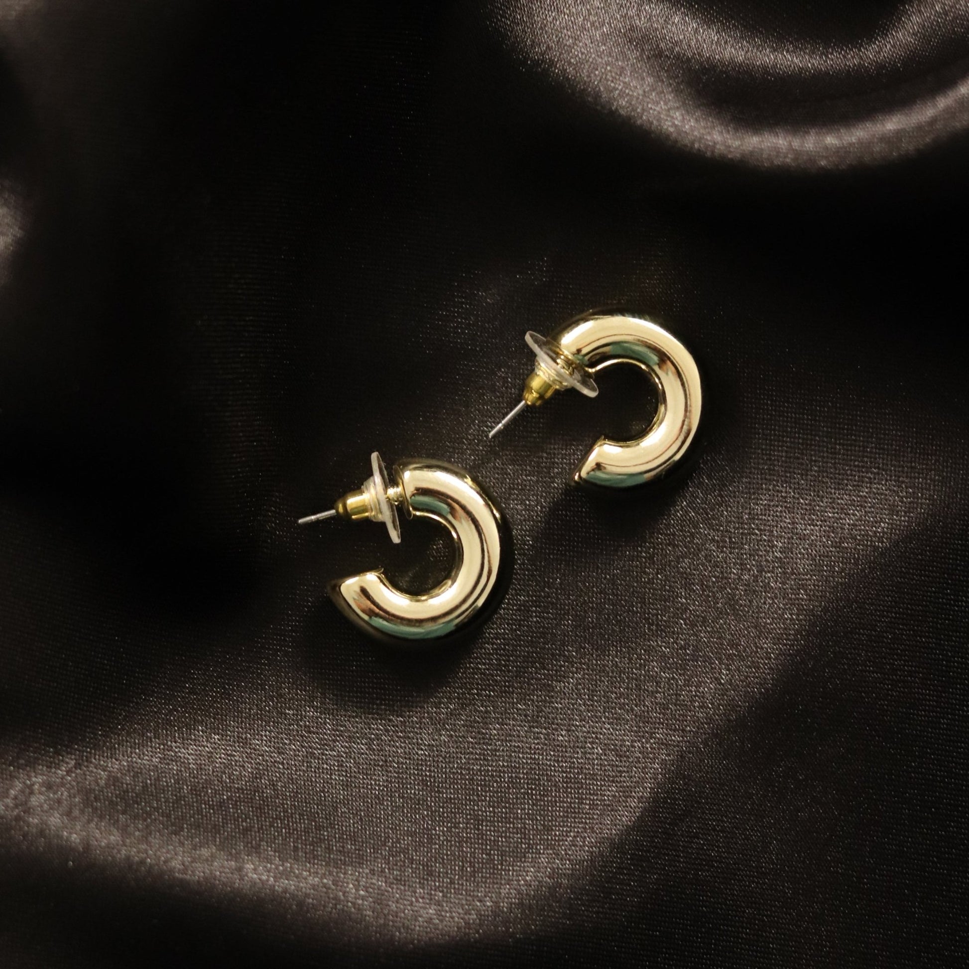 Golden Hoop Earrings | Timeless Elegance - Zesh Store